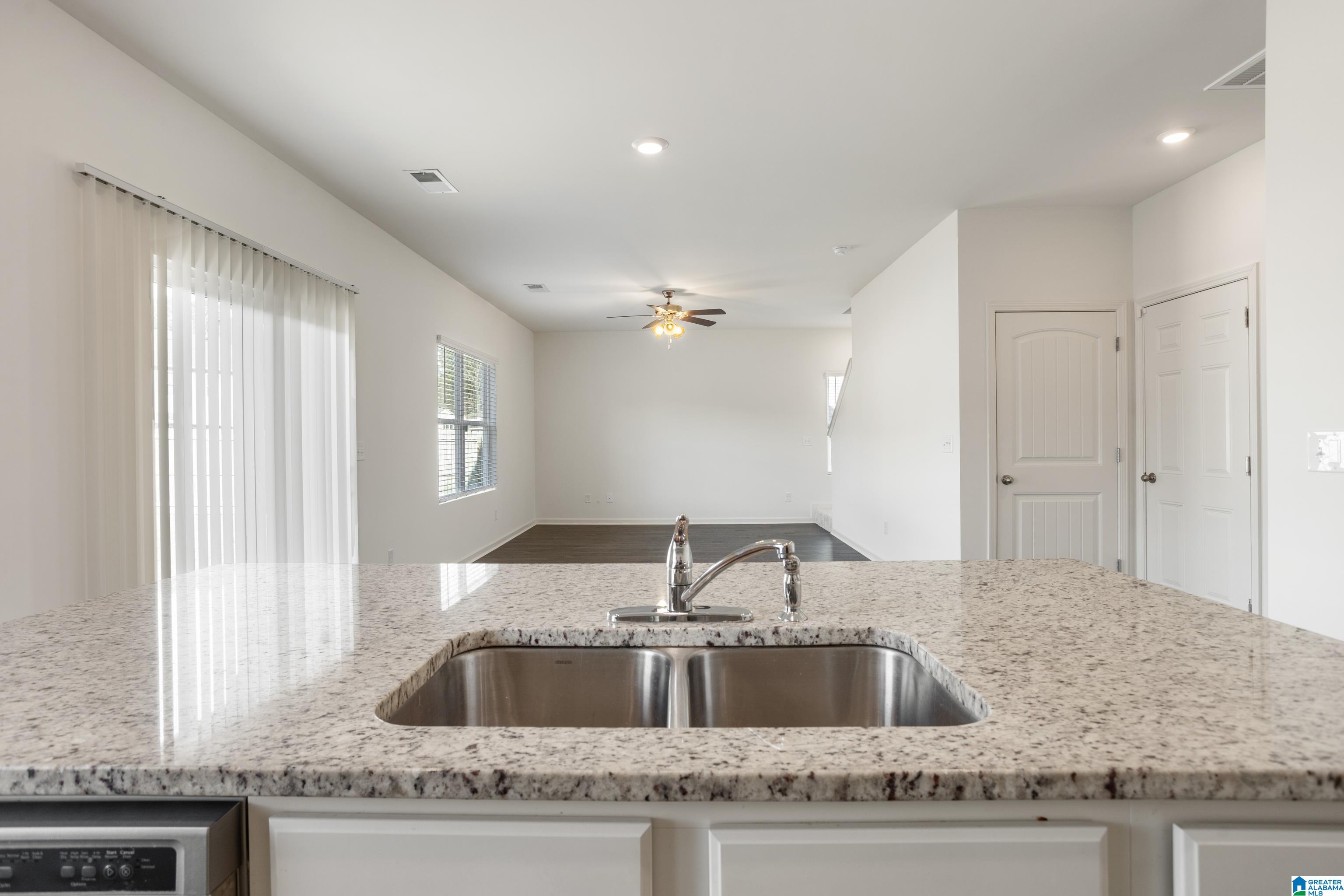 859 Valley Circle Leeds, AL 35094 - Photo 9 of 37