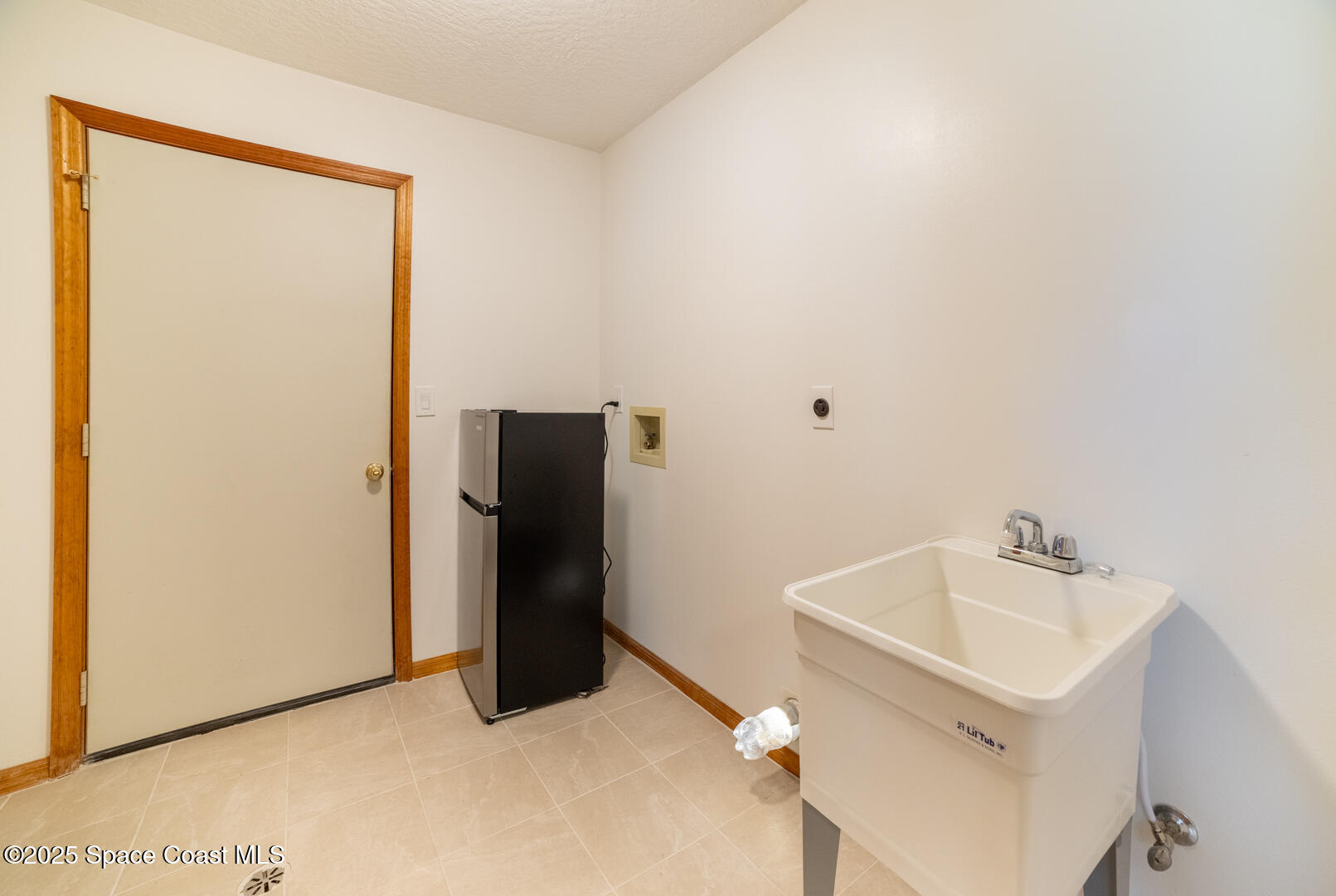 3772 East R Smyth Drive Mims, FL 32754 - Photo 23 of 29 Laundry