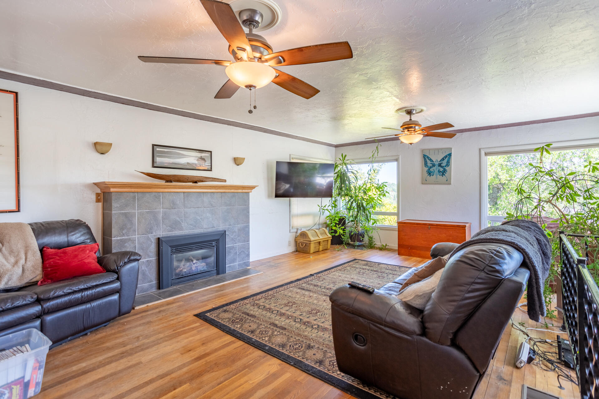 1591 Ridge Drive Redding, CA 96001 - Photo 4 of 25 IMG_2101-HDR
