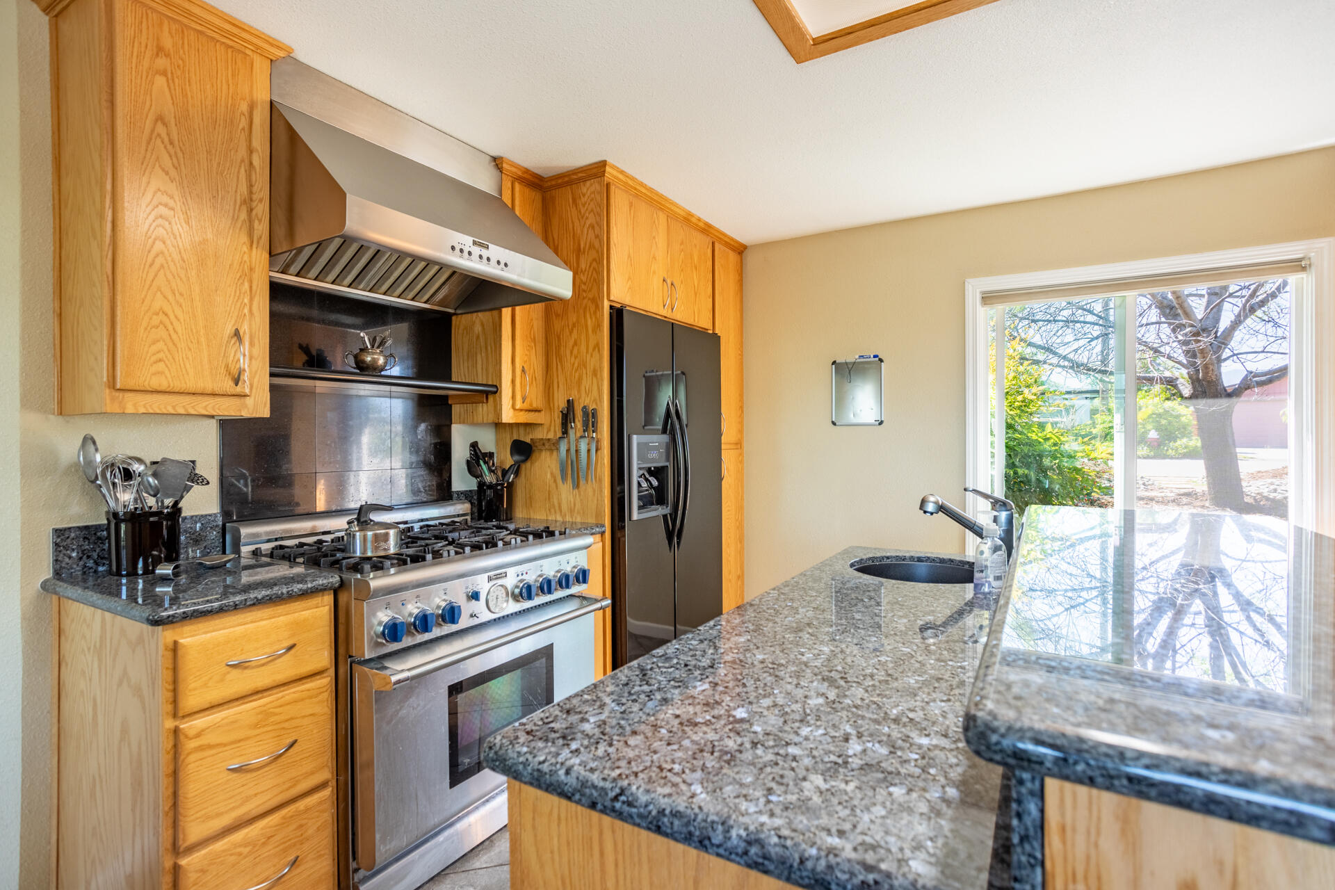 1591 Ridge Drive Redding, CA 96001 - Photo 9 of 25 IMG_2126-HDR