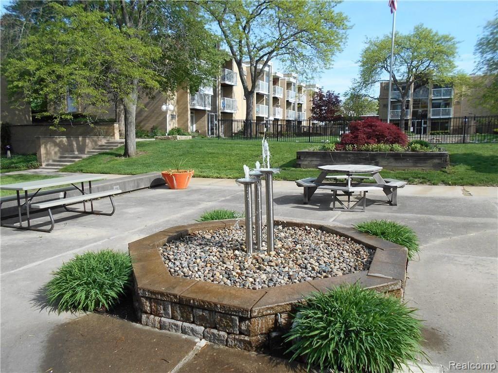 4905 Crooks Road, Unit 65 Royal Oak, MI 48073 - Photo 13 of 15 4905 Crooks Unit 65_13.JPG