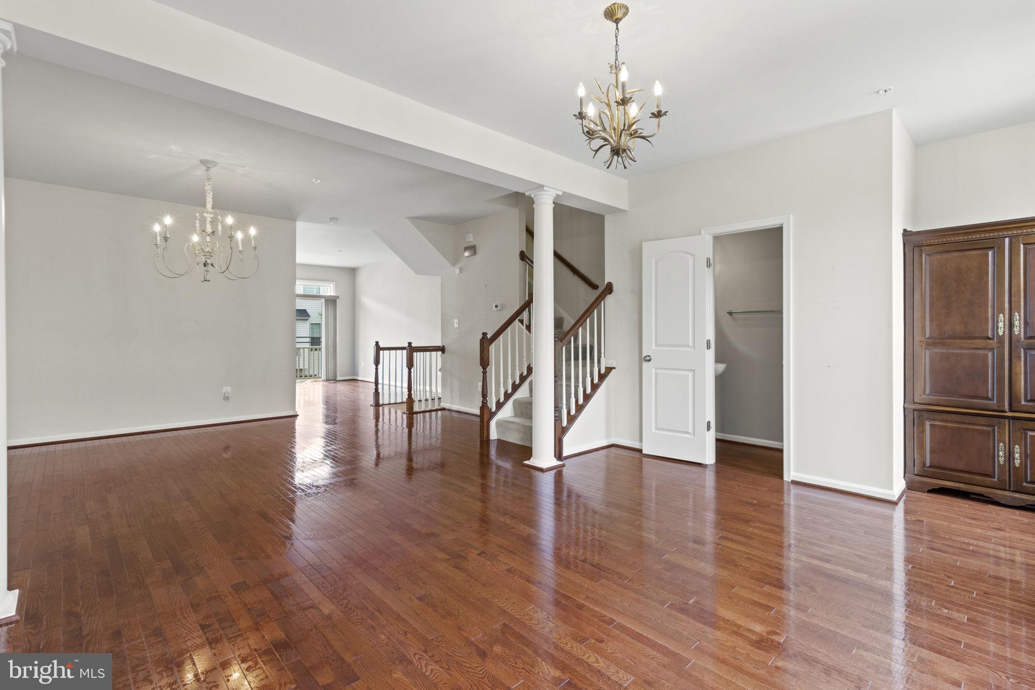 9808 Smithview Place Lanham, MD 20706 - Photo 3 of 22 Living room