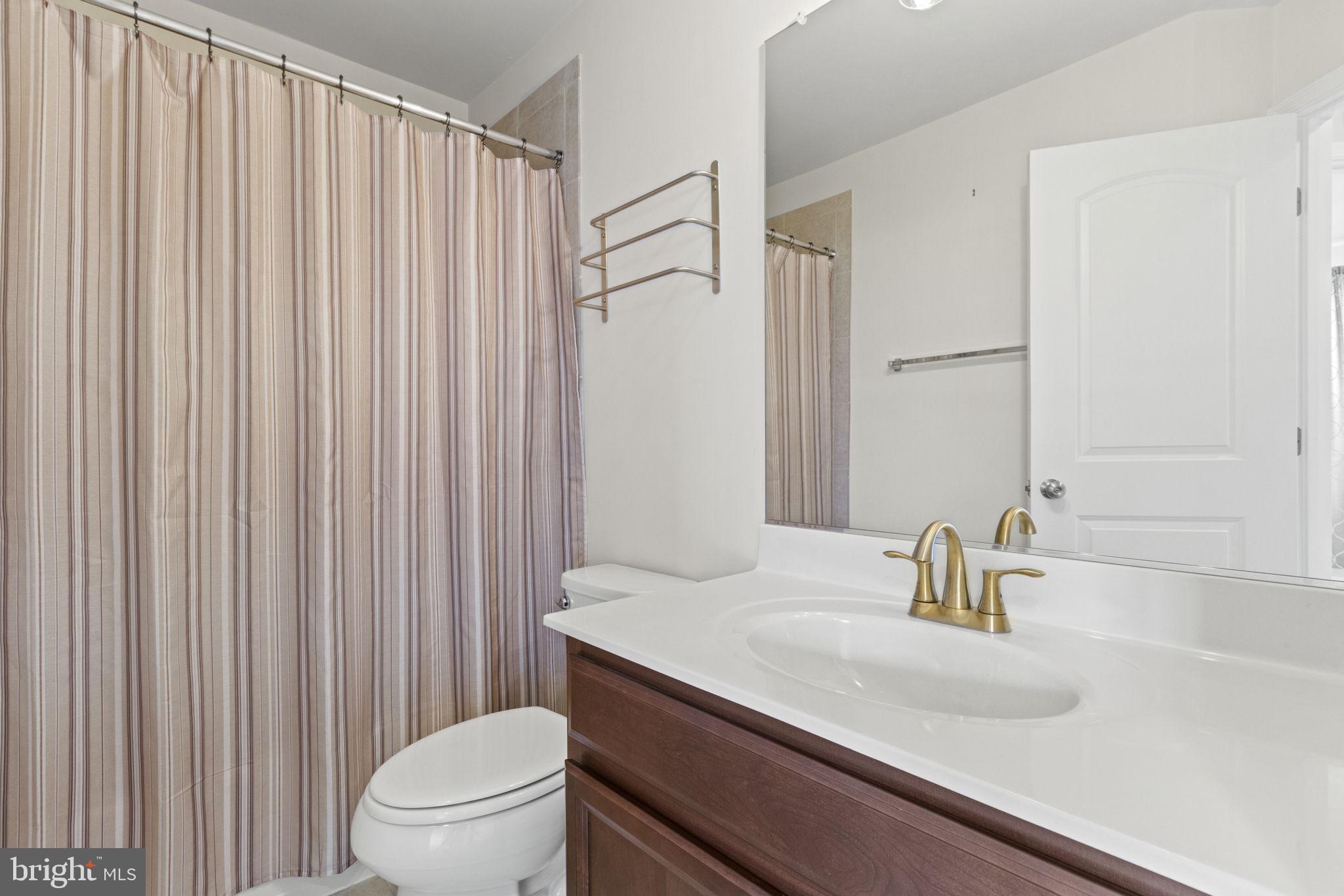 9808 Smithview Place Lanham, MD 20706 - Photo 10 of 22 Upstairs bath