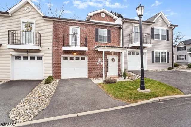 $380,000 | 21 Gregg Court, Newton, NJ 07860