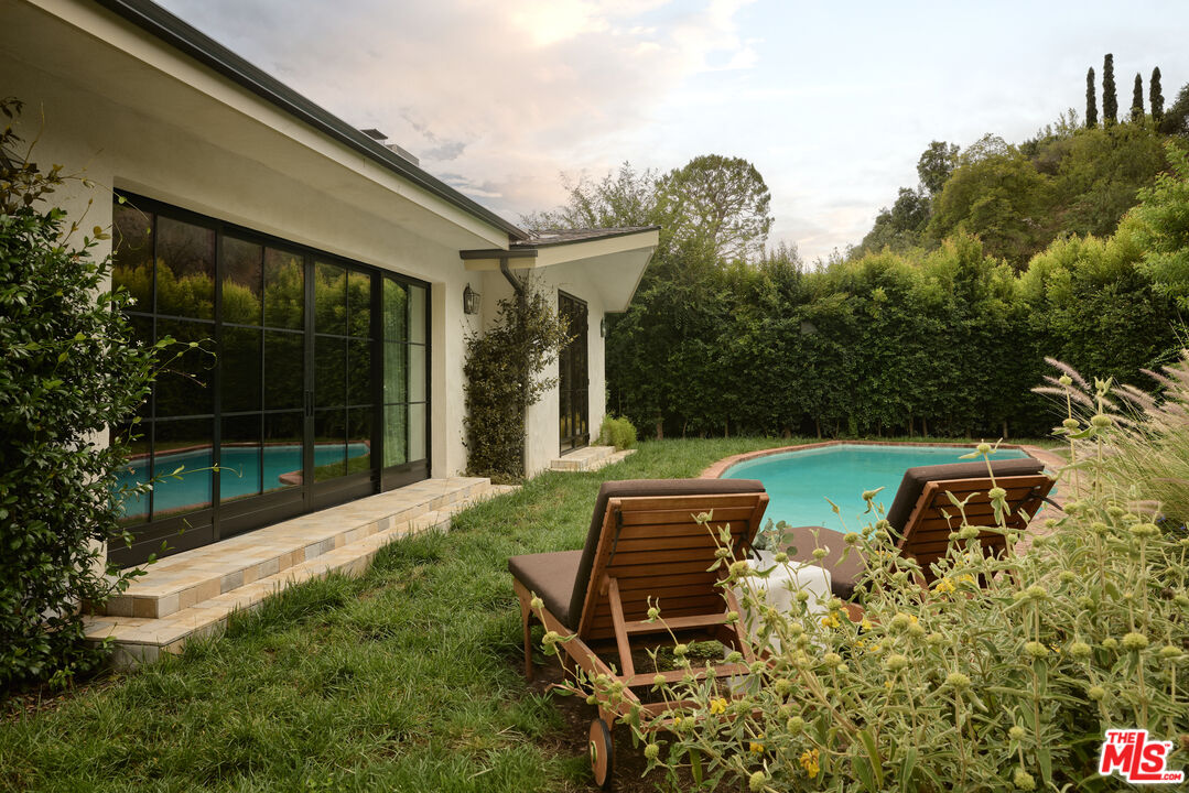 1229 Chantilly Road Los Angeles, CA 90077 - Photo 20 of 35 Gallery Image 20