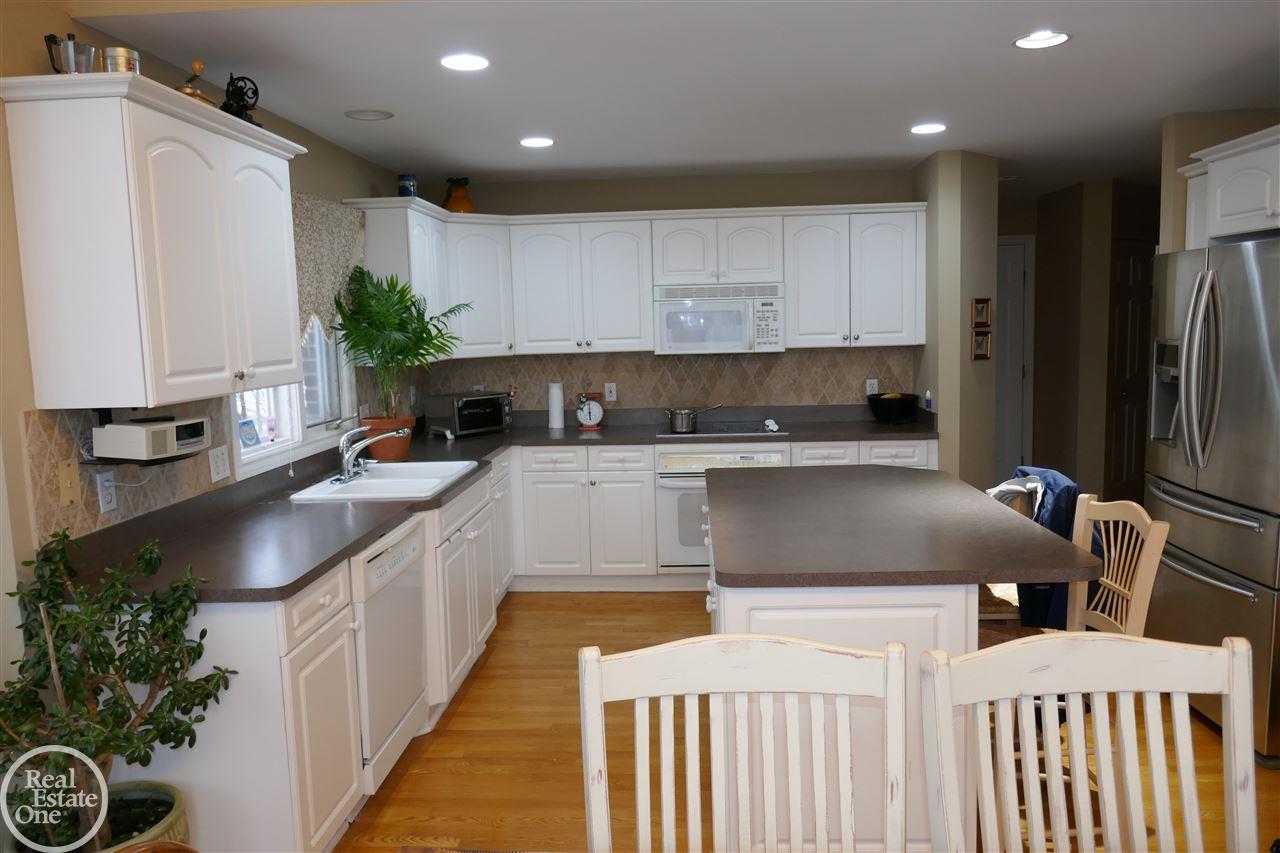 6590 Chatham Circle Rochester, MI 48306 - Photo 12 of 57 50004637-11.JPG