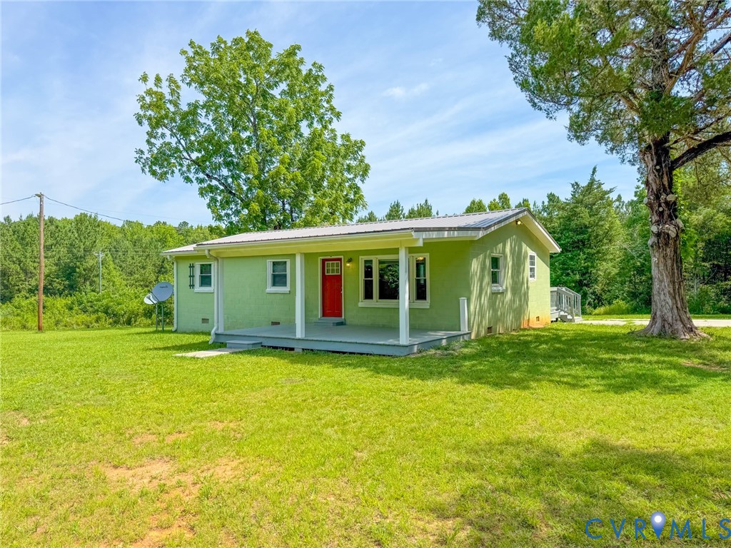 7798 West Courthouse Road Burkeville, VA 23922 - Photo 13 of 23 Single-story residence featuring a covered front p