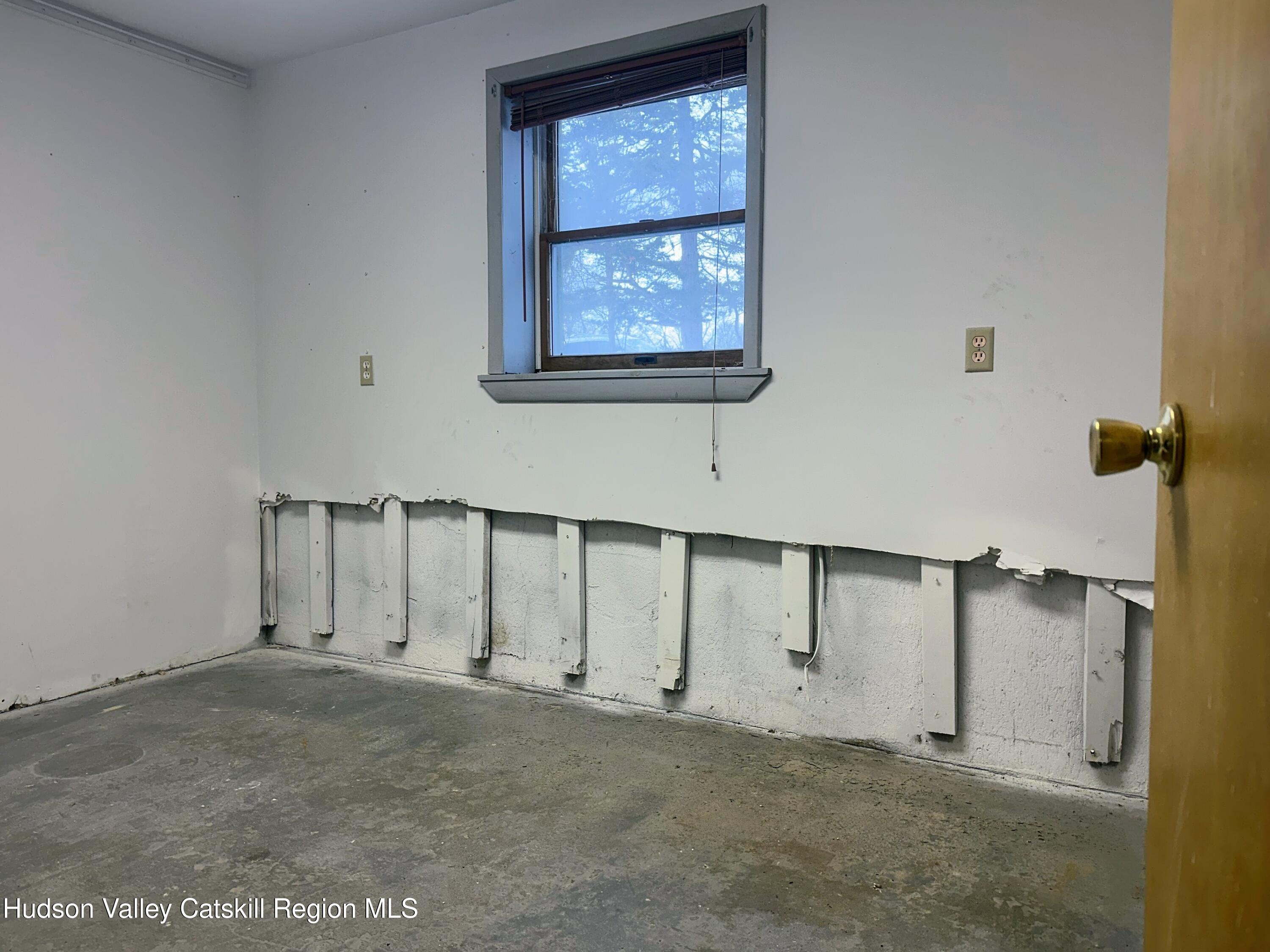 4 Delaware Avenue Hudson, NY 12534 - Photo 15 of 20 Basement Office w/windown