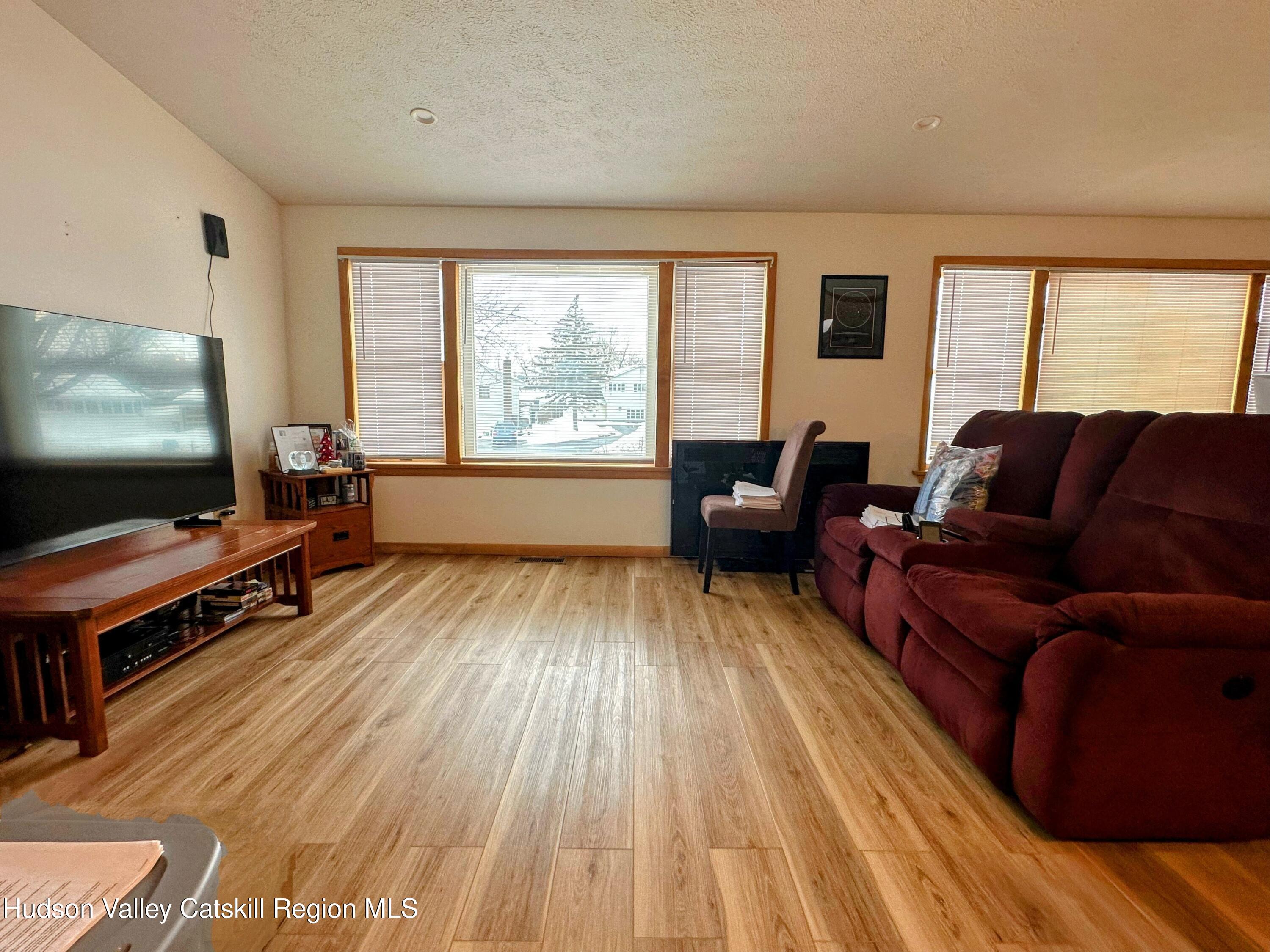 4 Delaware Avenue Hudson, NY 12534 - Photo 3 of 20 IMG_7336