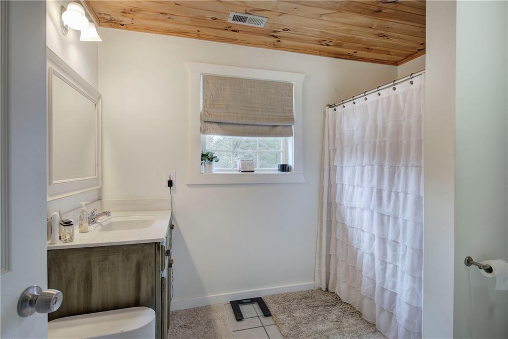 566 Old Grade Road Resaca, GA 30735 - Photo 29 of 48 a bathroom with a sink a toilet and shower