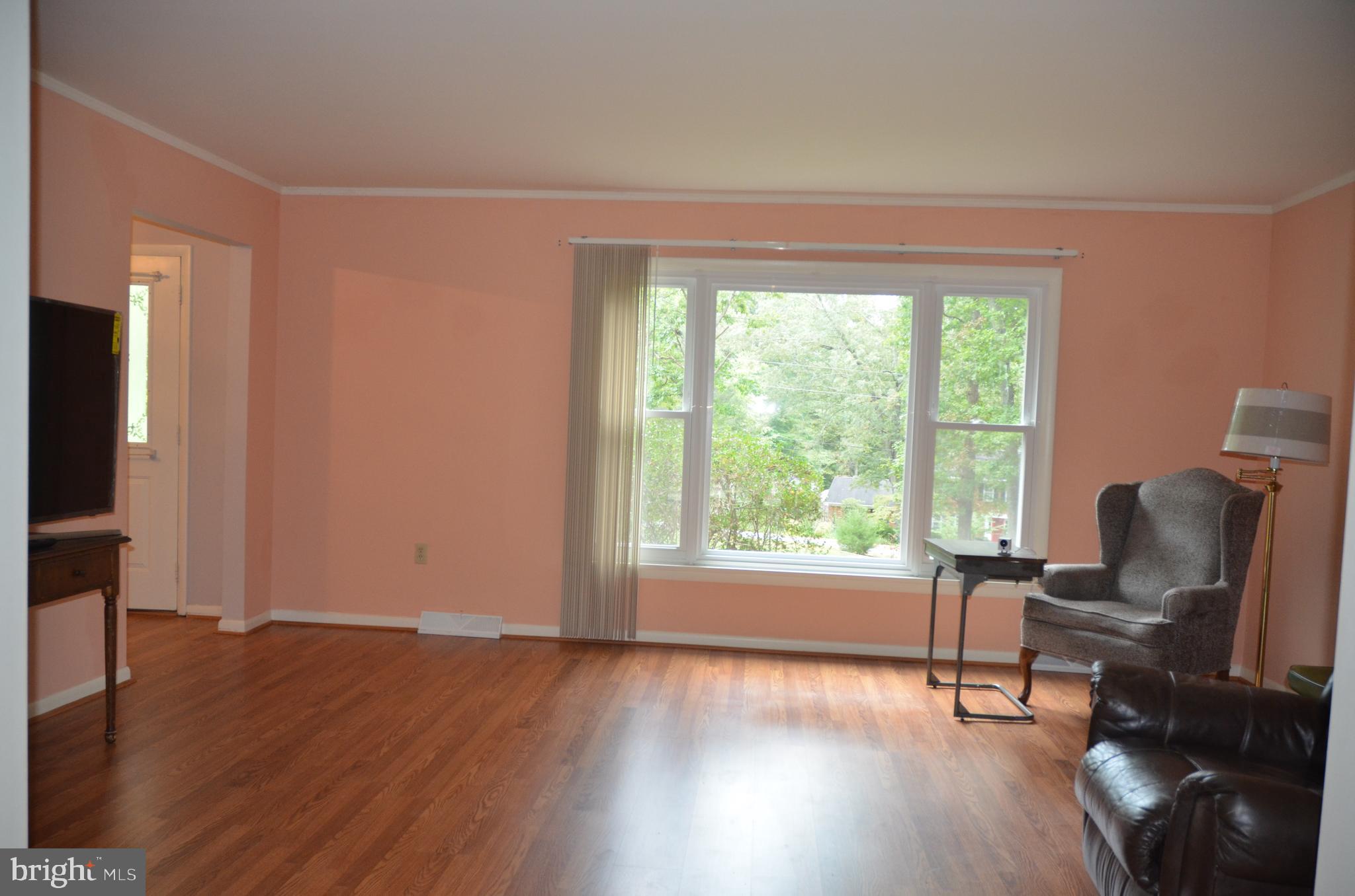 8055 Stillbrooke Road Manassas, VA 20112 - Photo 4 of 36 Living Room