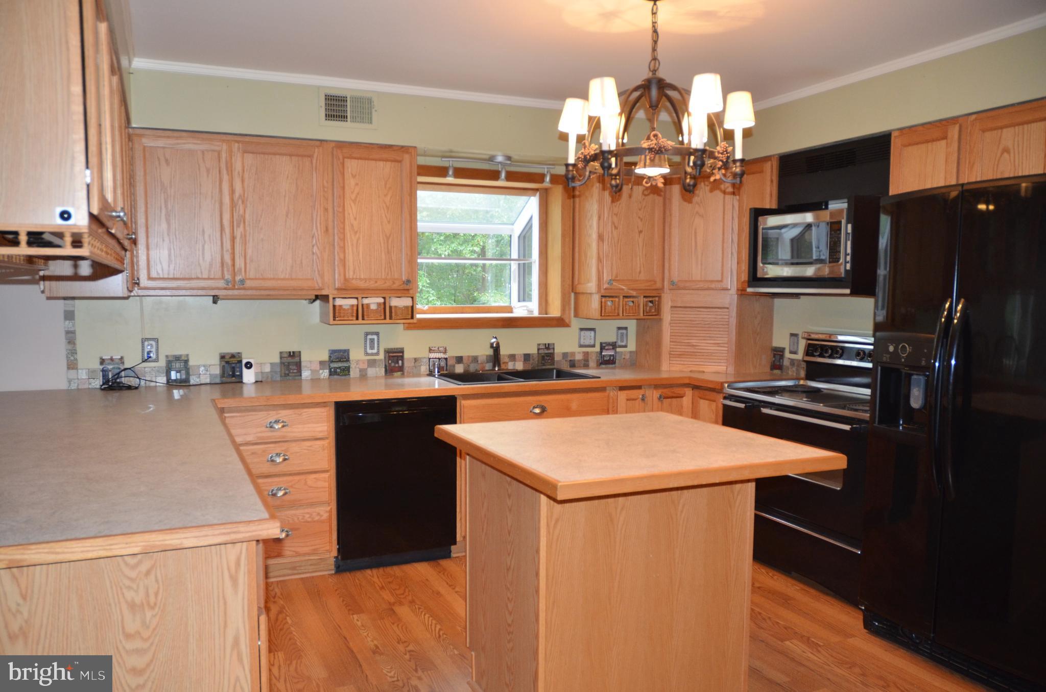 8055 Stillbrooke Road Manassas, VA 20112 - Photo 8 of 36 Kitchen