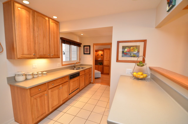 21W241 Canary Road Lombard, IL 60148 - Photo 8 of 25 Gallery Image 8