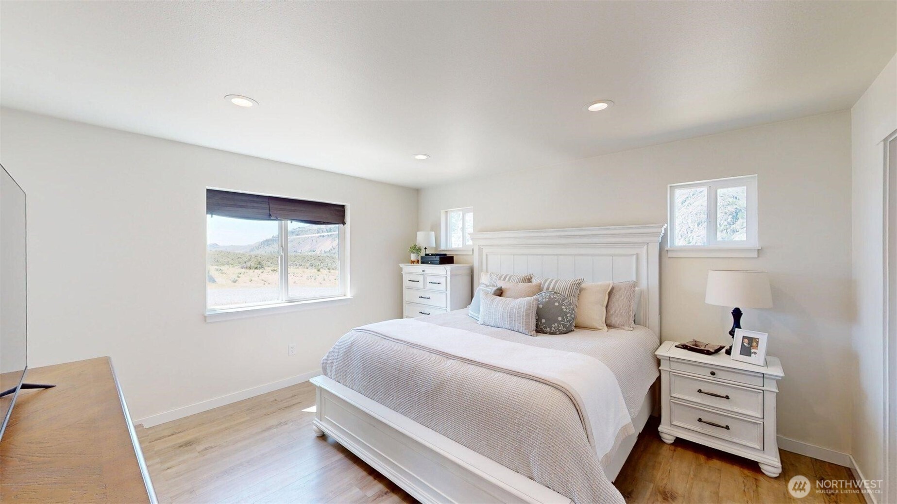 212 Hubbard Road Riverside, WA 98849 - Photo 23 of 39 a bedroom with a bed and a window