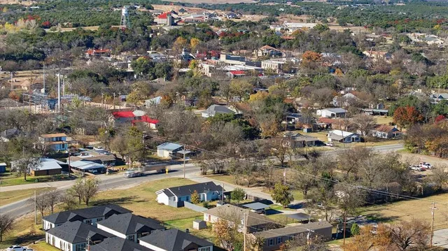 $325,000 | 404 A/b Bryan Glen, Glen Rose, TX 76043