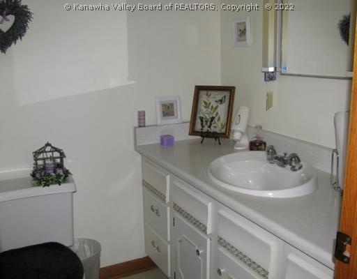 4752 Fire Creek Road Charleston, WV 25313 - Photo 5 of 7 Master Bath/Spa.
