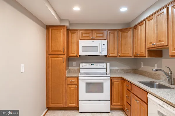 $2,500 | 7651 Tremayne Place, Unit 303, McLean, VA 22102