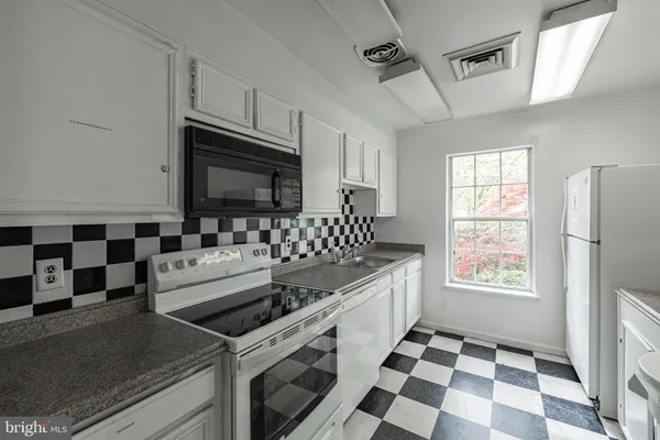 $2,500 | 7651 Tremayne Place, Unit 303, McLean, VA 22102