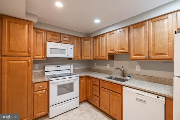 $2,500 | 7651 Tremayne Place, Unit 303, McLean, VA 22102