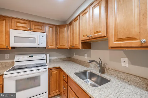 $2,500 | 7651 Tremayne Place, Unit 303, McLean, VA 22102