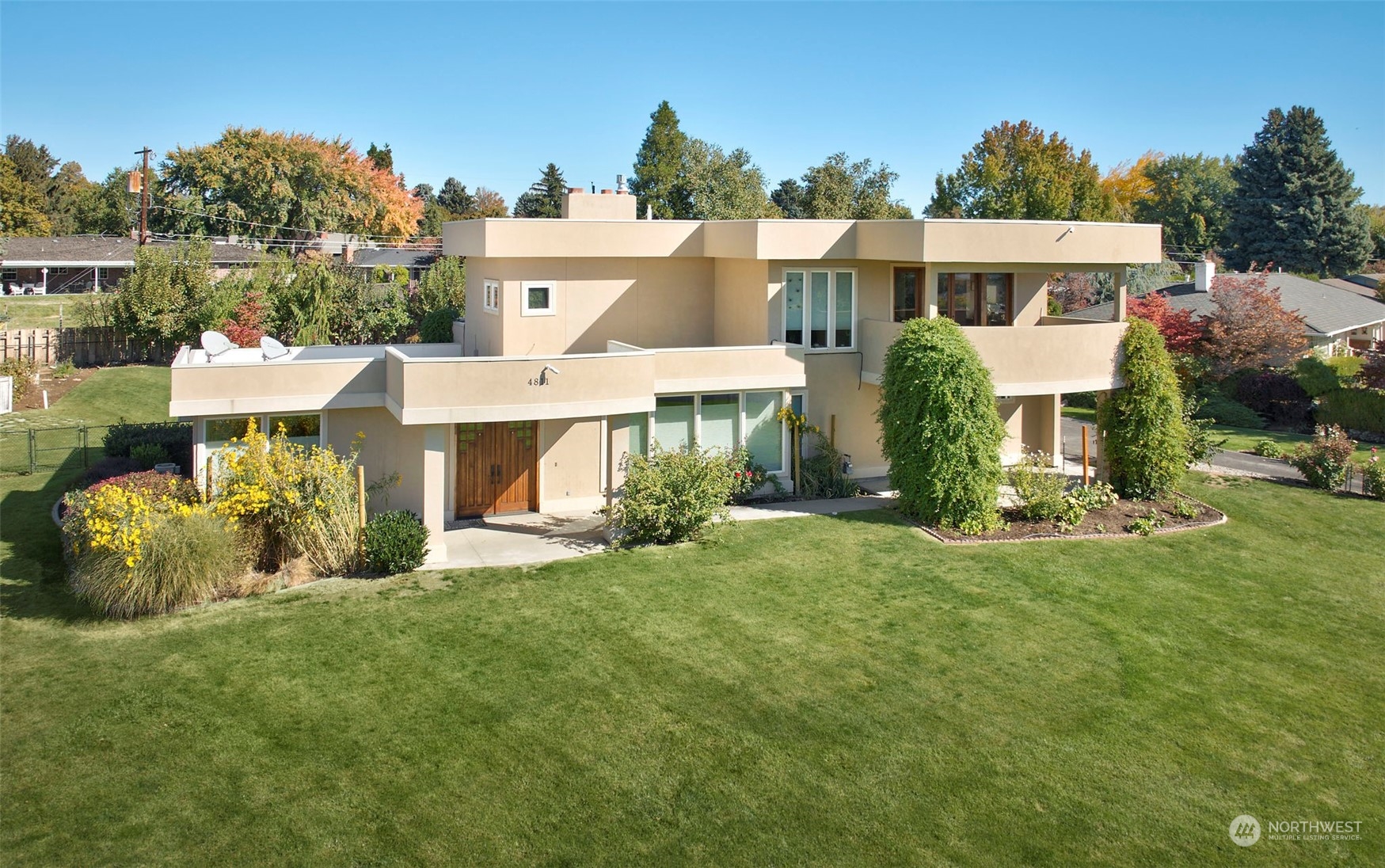 4811 Snowmountain Road Yakima, WA 98908 - Photo 2 of 32