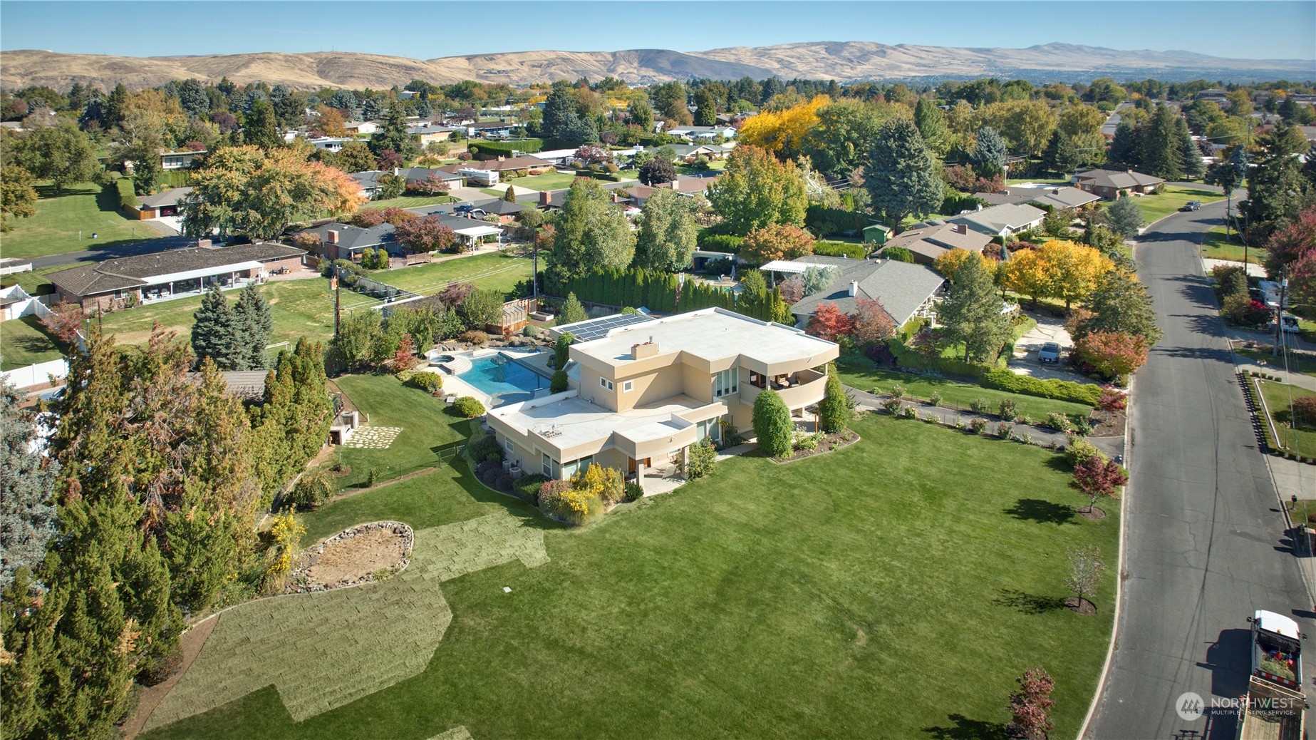 4811 Snowmountain Road Yakima, WA 98908 - Photo 3 of 32