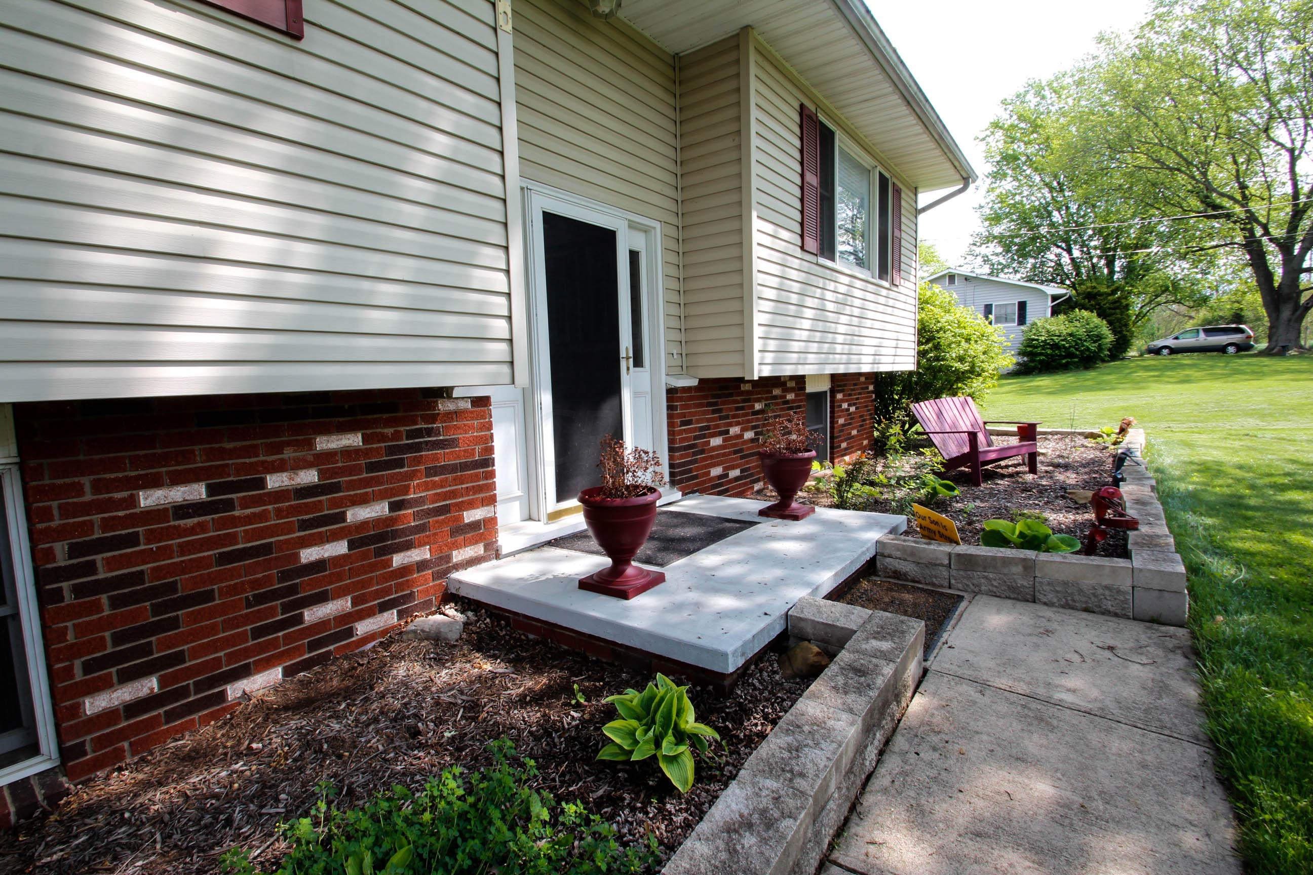 2070 Crumley Road Southwest Lancaster, OH 43130 - Photo 3 of 30 Gallery Image 3