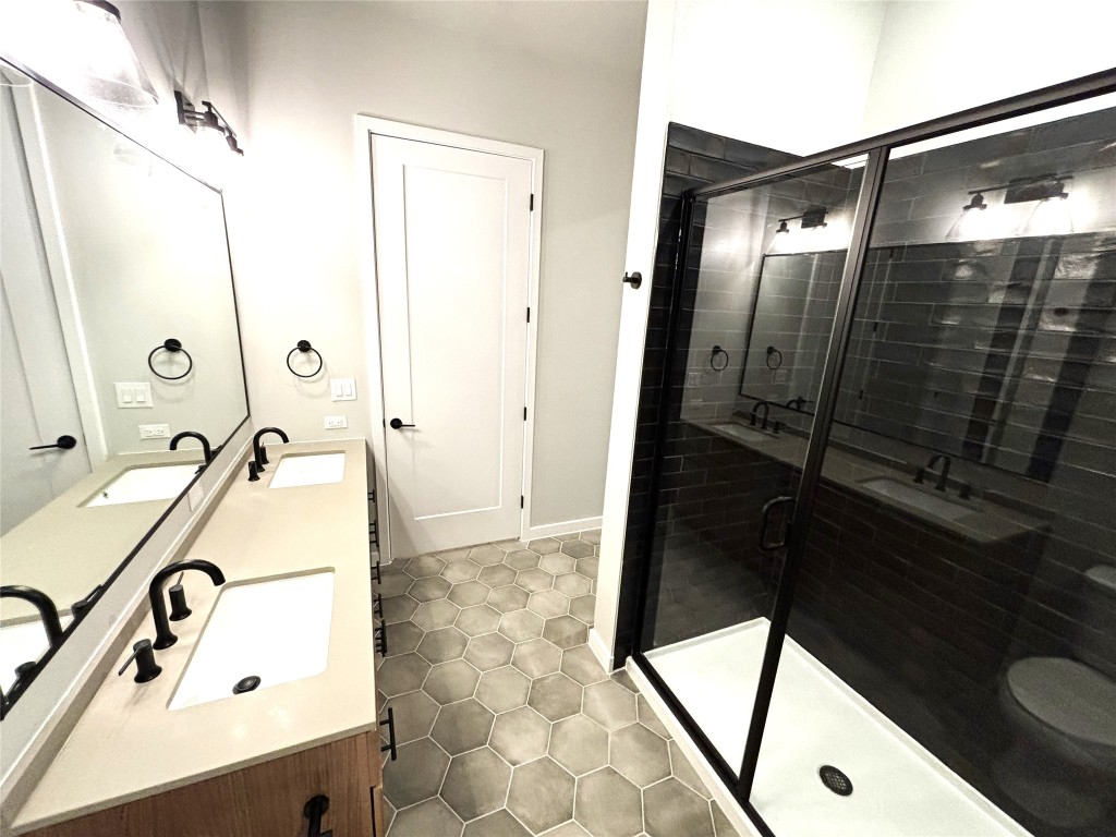 4510 Terry-O Lane, Unit 406 Austin, TX 78745 - Photo 14 of 34 a bathroom with a tub sink and mirror