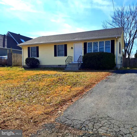 $1,875 | 826 Champlain Avenue, Wilmington, DE 19804