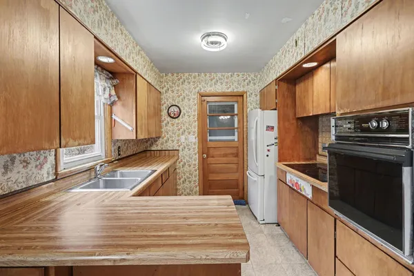 $215,000 | 20100 East Avenue North, Battle Creek, MI 49017