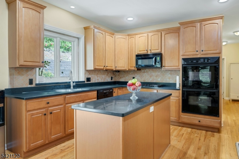 63 Twin Oaks Road Bridgewater, NJ 08807 - Photo 13 of 36