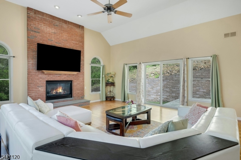 63 Twin Oaks Road Bridgewater, NJ 08807 - Photo 15 of 36