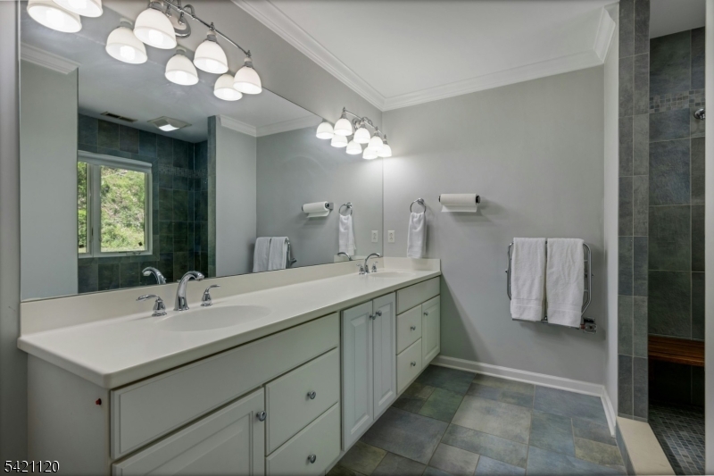 63 Twin Oaks Road Bridgewater, NJ 08807 - Photo 23 of 36