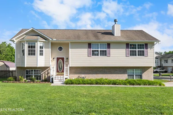 $399,950 | 6920 Rambling Brooks Lane, Knoxville, TN 37918