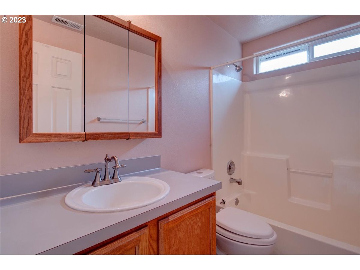 1410 T Street Springfield, OR 97477 - Photo 21 of 42