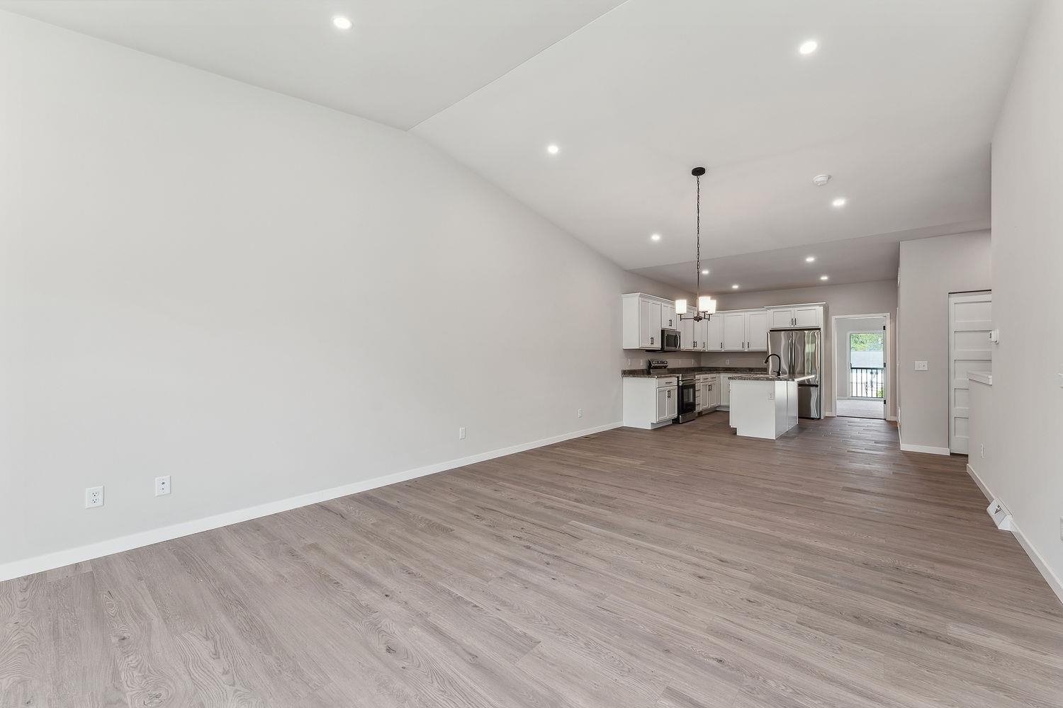 216 South Dewey Reedsburg, WI 53959 - Photo 5 of 29