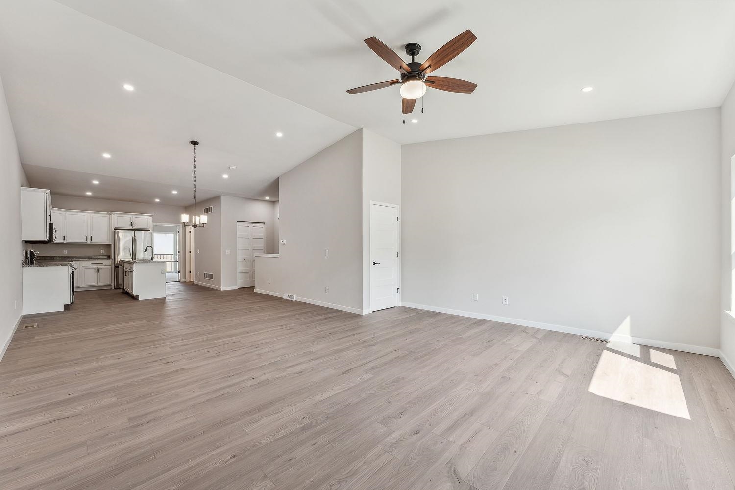 216 South Dewey Reedsburg, WI 53959 - Photo 7 of 29