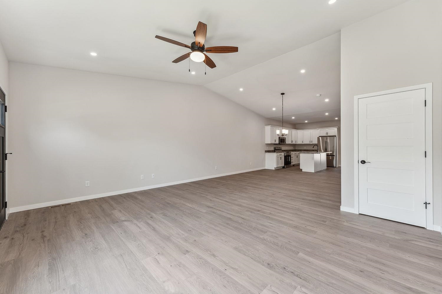 216 South Dewey Reedsburg, WI 53959 - Photo 8 of 29