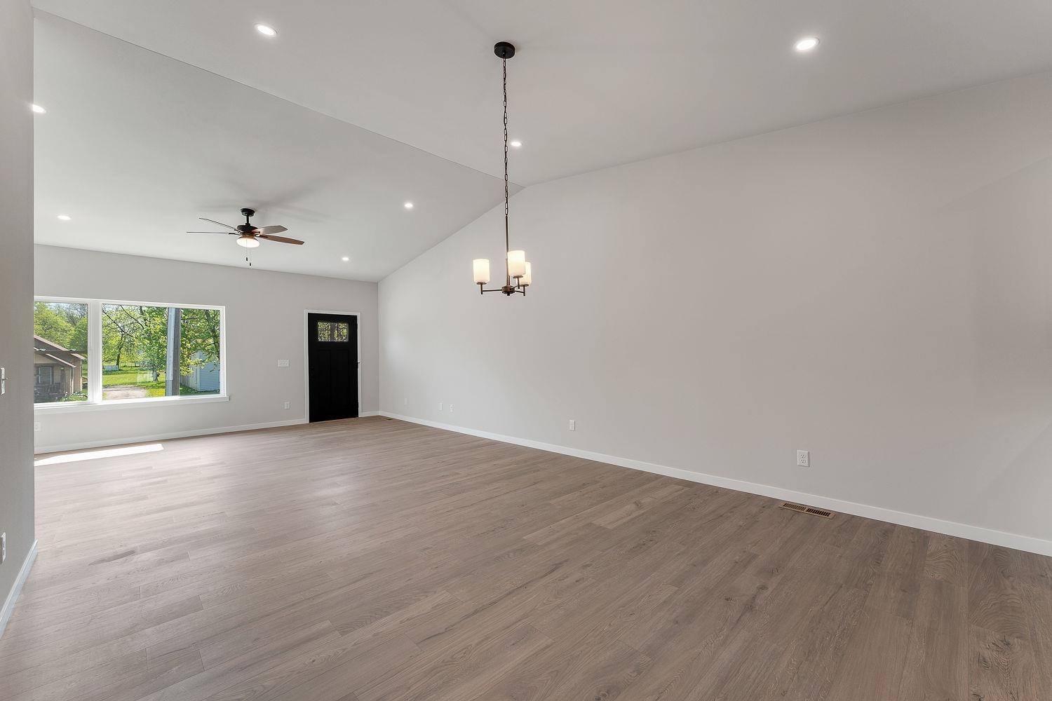 216 South Dewey Reedsburg, WI 53959 - Photo 9 of 29