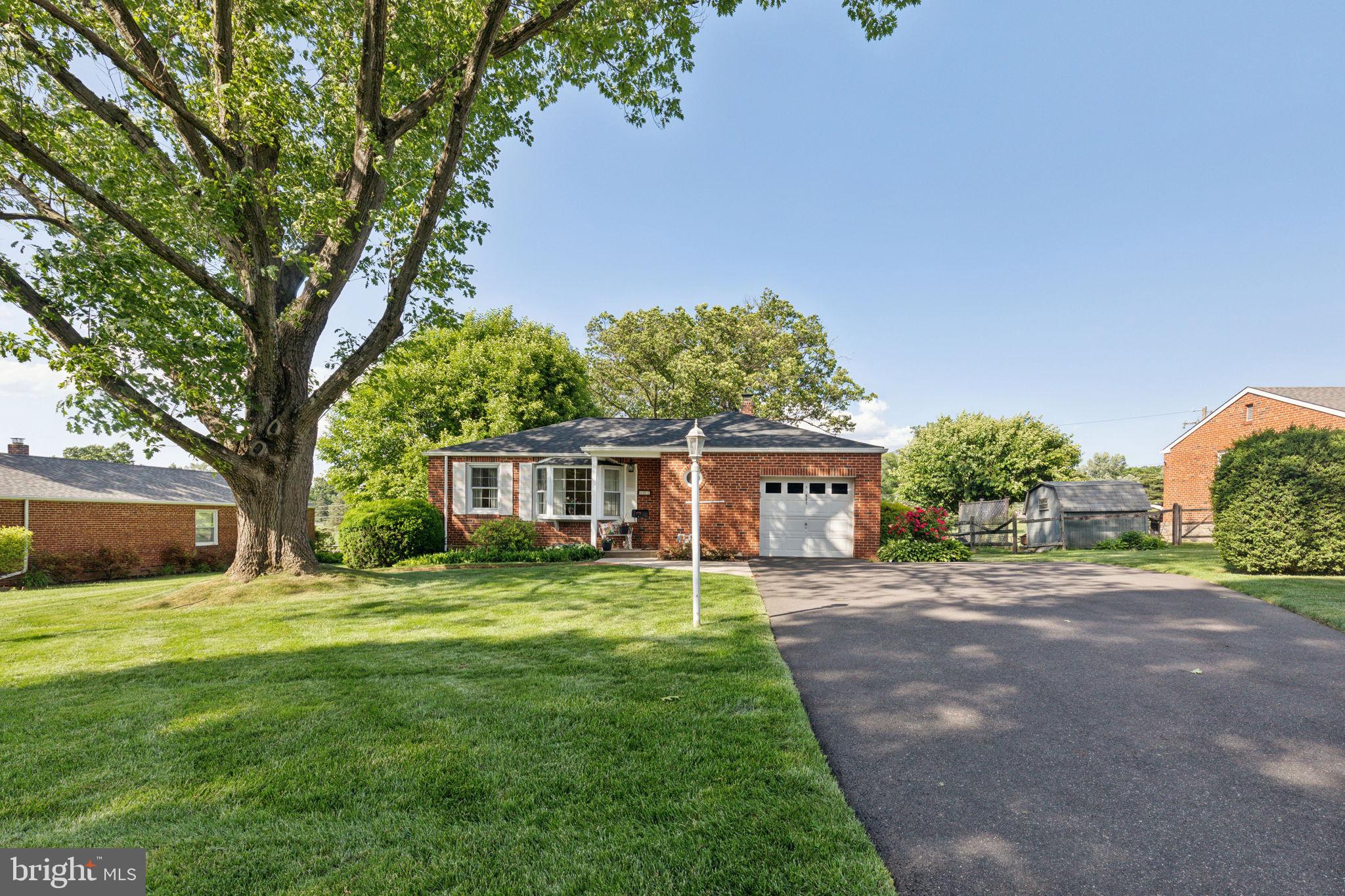 907 Edann Road Oreland, PA 19075 - Photo 3 of 58 Gallery Image 3