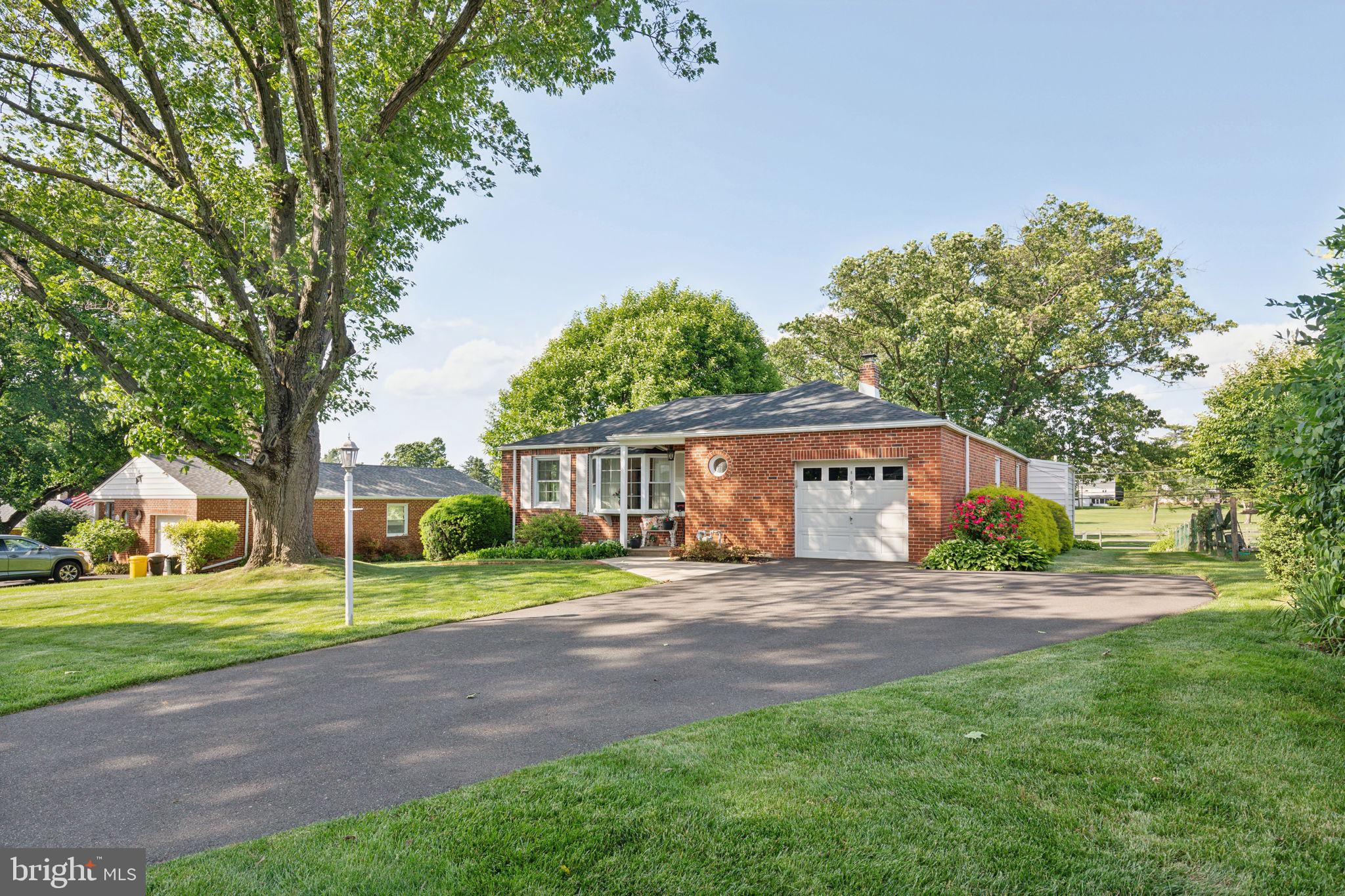 907 Edann Road Oreland, PA 19075 - Photo 4 of 58 Gallery Image 4