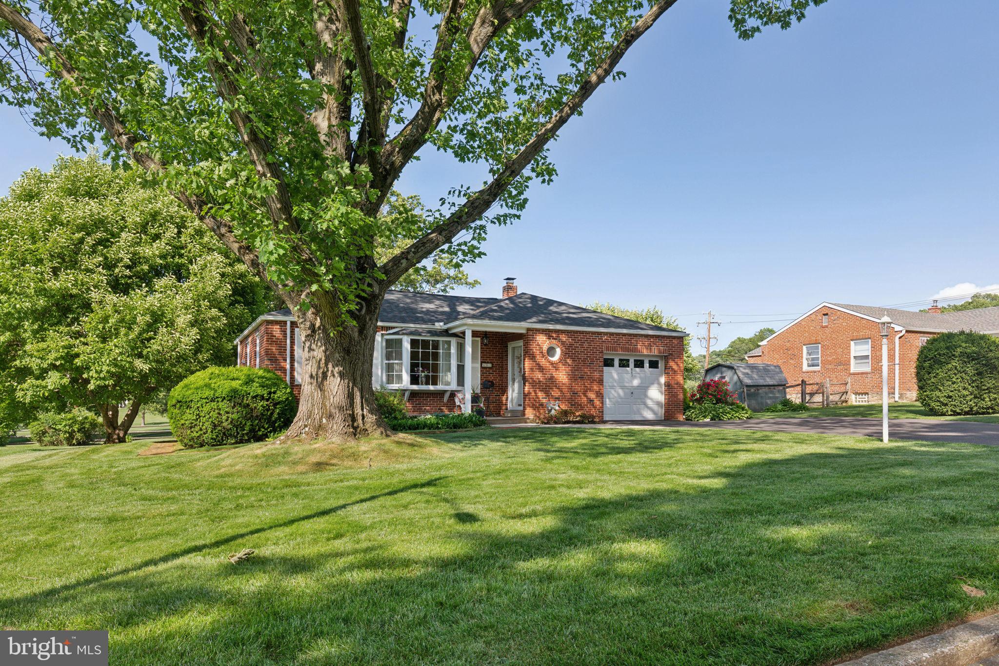 907 Edann Road Oreland, PA 19075 - Photo 5 of 58 Gallery Image 5