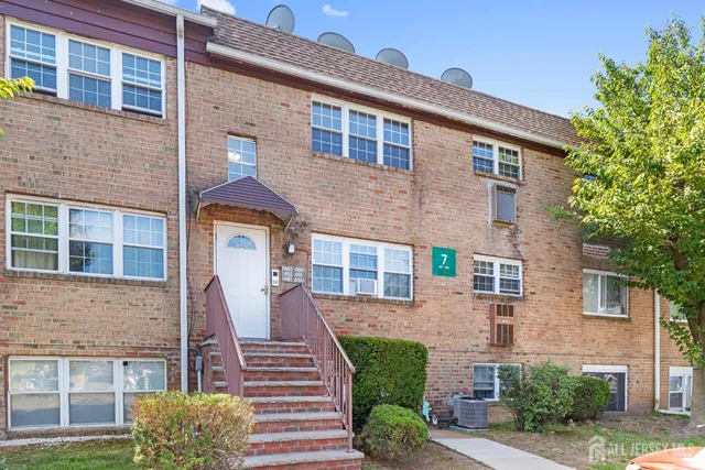 $285,000 | 486 College Drive, Edison, NJ 08817