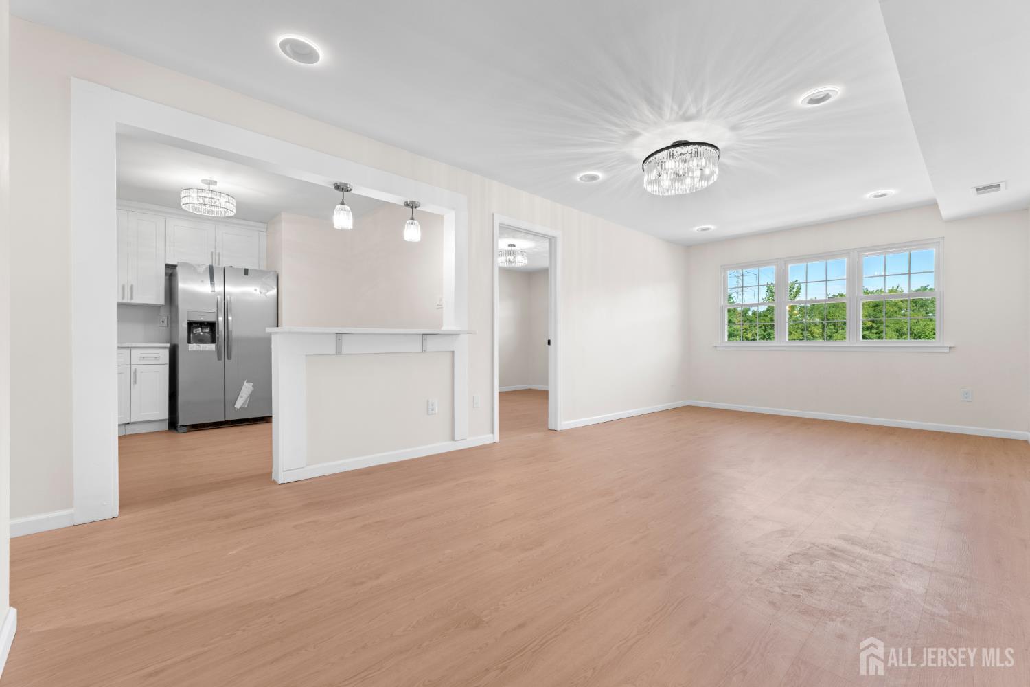 486 College Drive Edison, NJ 08817 - Photo 5 of 19