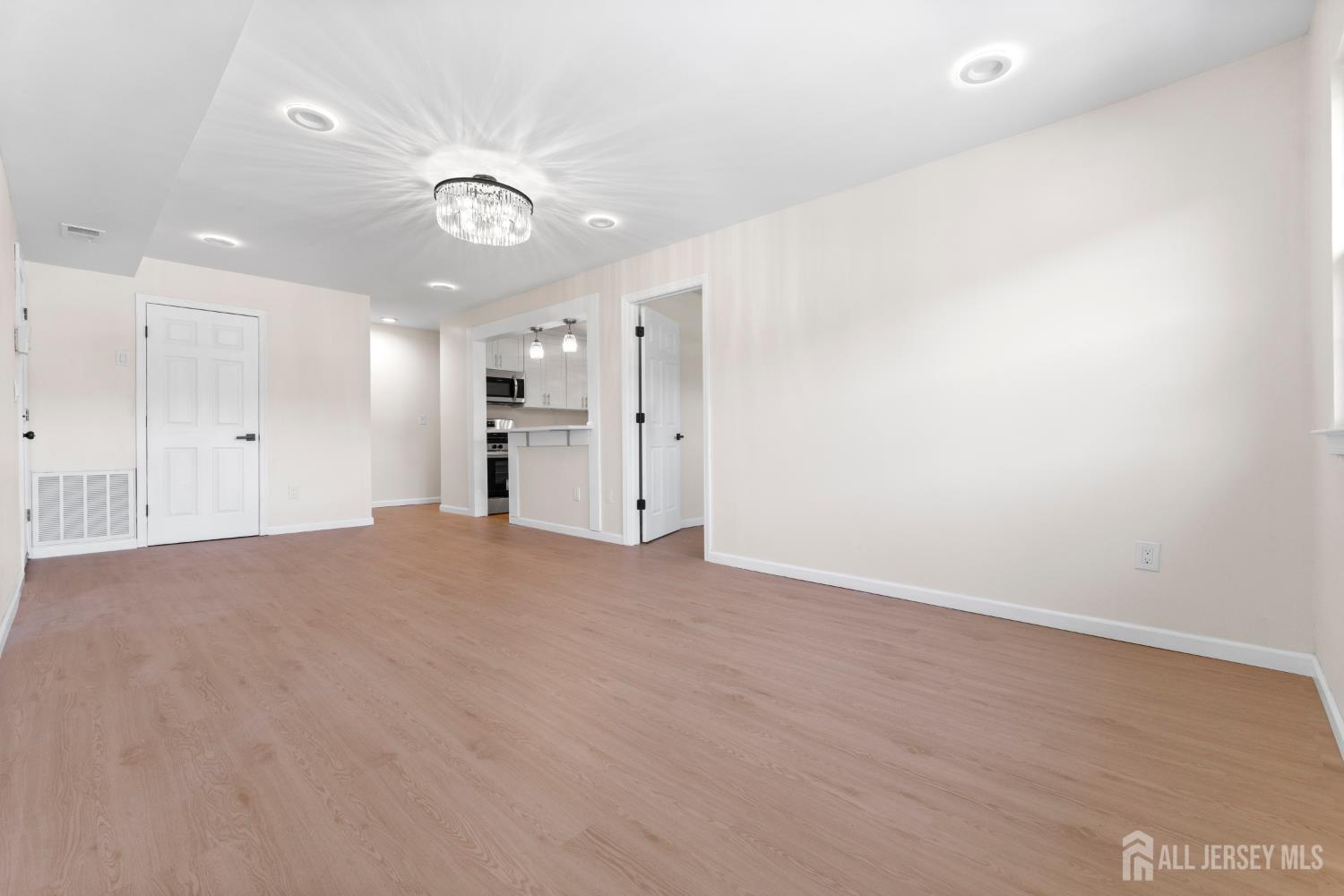 486 College Drive Edison, NJ 08817 - Photo 6 of 19