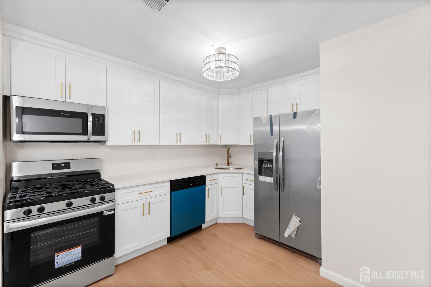 486 College Drive Edison, NJ 08817 - Photo 8 of 19