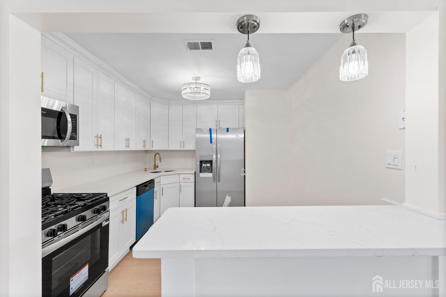 486 College Drive Edison, NJ 08817 - Photo 9 of 19