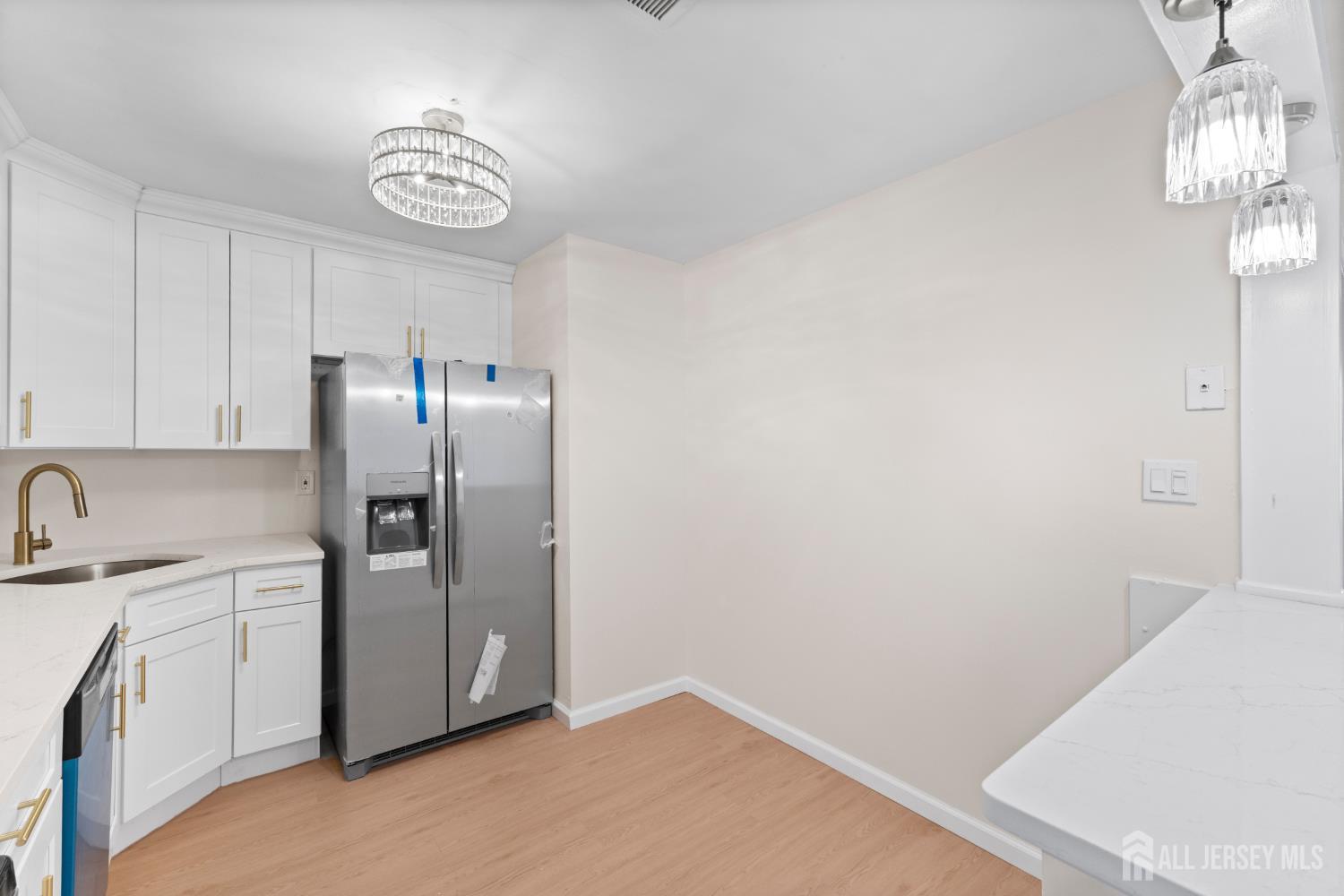 486 College Drive Edison, NJ 08817 - Photo 10 of 19