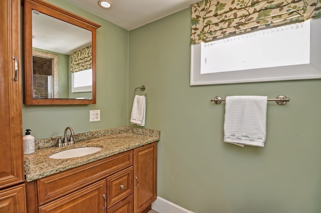 94 Beechwood Road Wellesley, MA 02482 - Photo 10 of 30