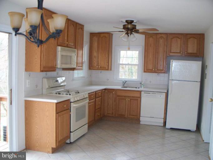 13856 Turnmore Road Silver Spring, MD 20906 - Photo 4 of 18 Kitchen
